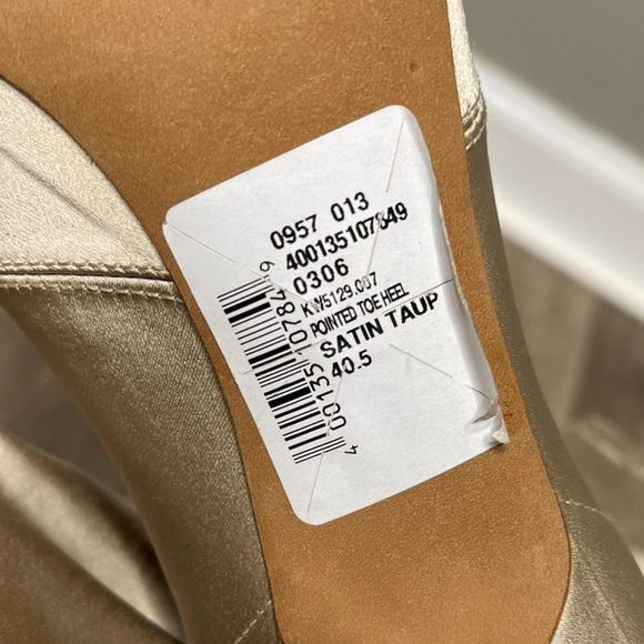 YEEZY
Point-Toe Sock Boots - Picture 8 of 9